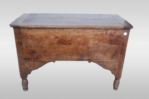 Early 19th century rustic walnut kneading trough