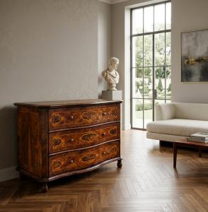 Cassettone lombardo fine 600 in noce con intarsi