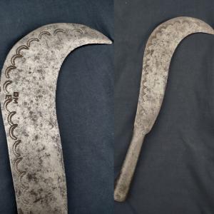Roncola decorata con belle incisioni inizio XVIII secolo 