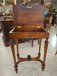 Tavolino con intarsi H71 50 x 35