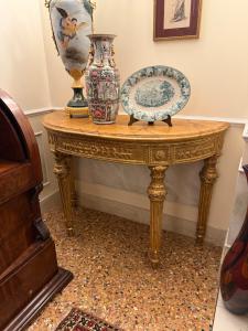 Consolles dorate in coppia132x53x90h