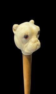Stock mit Elfenbeingriff in Form eines Bulldoggenkopfes.