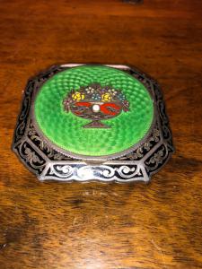 Silver and enamel niello powder box, without hallmarks.
