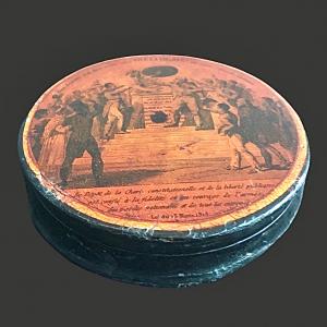 Papier-mâché snuff box with revolutionary scene and inscription: "None of the articles of the charter will be revised - long live the charter - It has closed the abyss of the revolution 1814." France