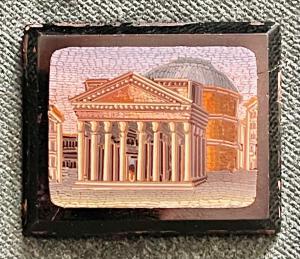 Micromosaico rettangolare con raffigurato il Pantheon.Roma.​ 
