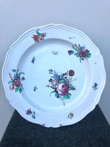 Porcelain plate with 'rose' decoration. Doccia-Ginori manufacture.