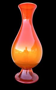  Vaso in vetro soffiato rosso arancio.Murano