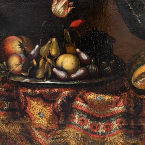 Francesco Fieravino, genannt Il Maltese (Malta 1611 – Rom 1654), zugeschrieben. Stillleben mit Rüstung, Teppich und Vorhängen. - Foto 9