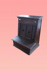 Inginocchiatoio italiano del 1600 in legno di noce