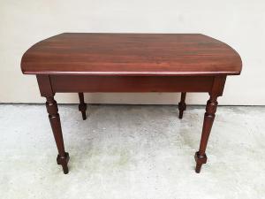Mesa de escritório em nogueira