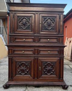 rara credenza a doppio corpo