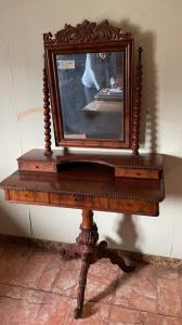 Toucador Biedermeier em mogno e pluma de mogno