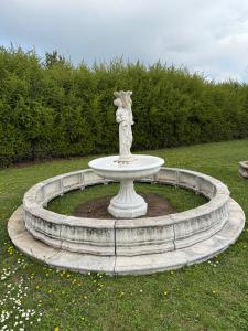 Fontana con cordonata Diametro 460 cm