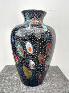 Vaso globulare in vetro incamiciato con foglia argento e murrine.Firma Michielotto 1988.Murano.