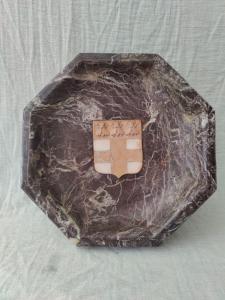 Magnifica acquasantiera ottagonale Genovese in marmo rosso Levanto - Genova - 37 x 37 cm