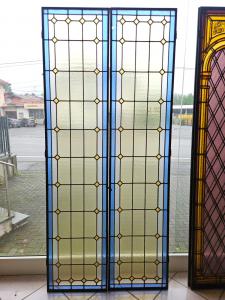Coppia di vetrate cattedrale rilegate al piombo primo 900- H.204,5 cm-L.45,5 cm