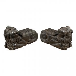 Scultore italiano (XVII-XVIII secolo) - Coppia di leoni arcaici.
