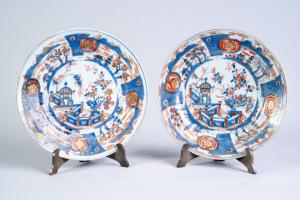 Pair of Imari porcelain plates highlighted in cold gold, Japan 18th century