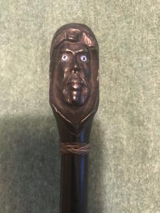 Bastone con pomolo e canna in ebano raffigurante testa di personaggio arabo.