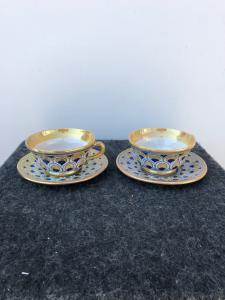Pair of lusterware cups with peacock feather decoration. Cantagalli manufacture, Florence.