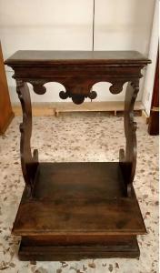 Inginocchiatoio italiano del 1700 in noce 