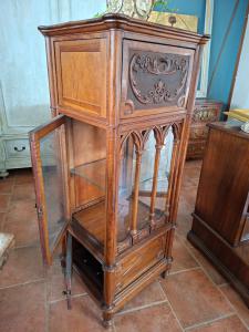 Bigné-gotisches Nussbaum-Mittelvitrine - Foto 6