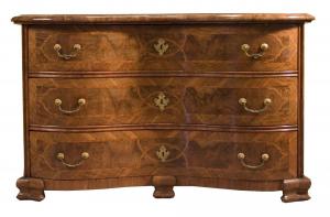 Important 18th-century walnut and walnut burl veneer chest of drawers in the Marie Antoinette style.