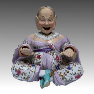 ERNST BOHNE SOHNE, RUDOLSTADT, Magot, porcelana decorada à mão, final do século XIX