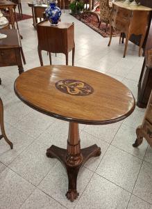 Oval coffee table