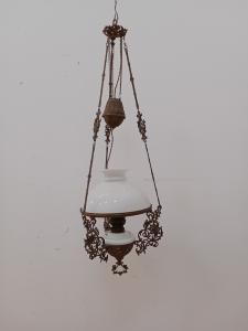 Jugendstil-Lampe aus Messing und Opalglas - Öllampe - frühes 20. Jahrhundert