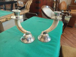 Coppia di candelabri con zanne di facocero 