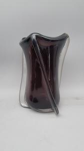 Bel vaso in vetro con forma a spirale 