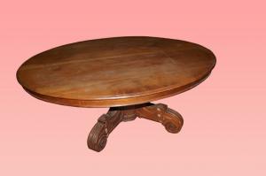Extendable oval table in 1800s Louis Philippe style walnut wood