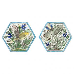 Coppia di antiche piastrelle esagonali con pesci - n. 2131/C.