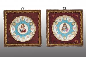 Paire d'anciennes assiettes de parade en porcelaine polychrome de Sèvres. France XIXe siècle.