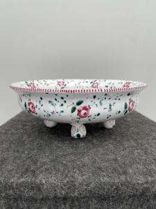 Majolica centerpiece decorated with the Faenza rose motif. Melandri and Focaccia manufacture. Faenza.