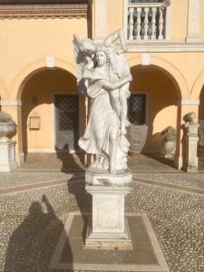Skulptur aus Statuenmarmor, 55x65x210h