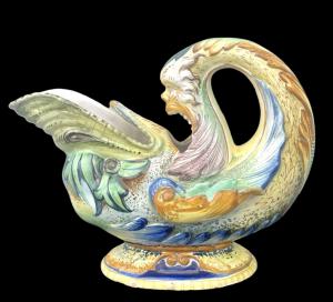 Versatoio in maiolica a forma di delfino rinascimentale.Manifattura Cantagalli.Firenze.