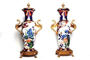 Coppia di bellissimi grandi vasi in porcellana francese di Limoges di inizio 1900 con bronzi