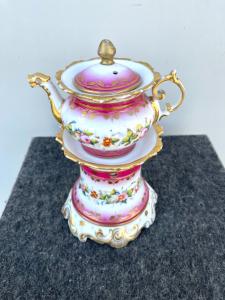 Porcelain veilleuse-teapoy with rocaille motifs and floral decoration highlighted in gold. France