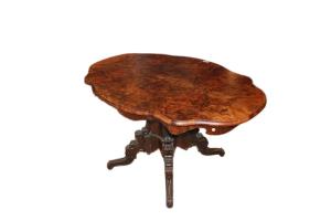 English Regency style table in walnut burl from the first half of the 1800s