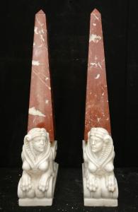 Bellissima coppia di Obelischi in marmo rosso Francia con base in Carrara - H 64 cm - Venezia