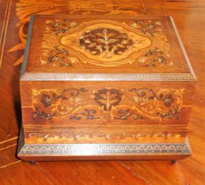 Cigarette box