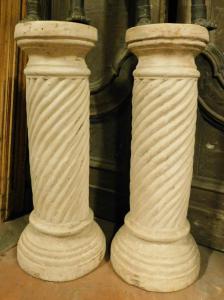 DARS658 - Pair of terracotta columns, 19th century. They measure 30 cm in diameter x 77 cm in height.