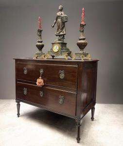 Small Walnut Chest of Drawers Mid-18th Century
