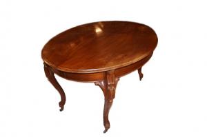 Mesa oval extensível do século XIX, estilo Biedermeier, em madeira de mogno.