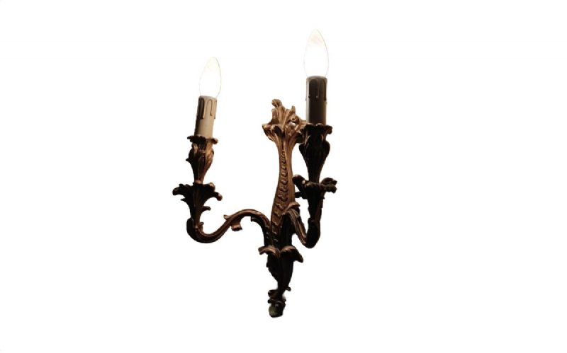 Par de arandelas de dos luces en bronce dorado estilo Luís XV