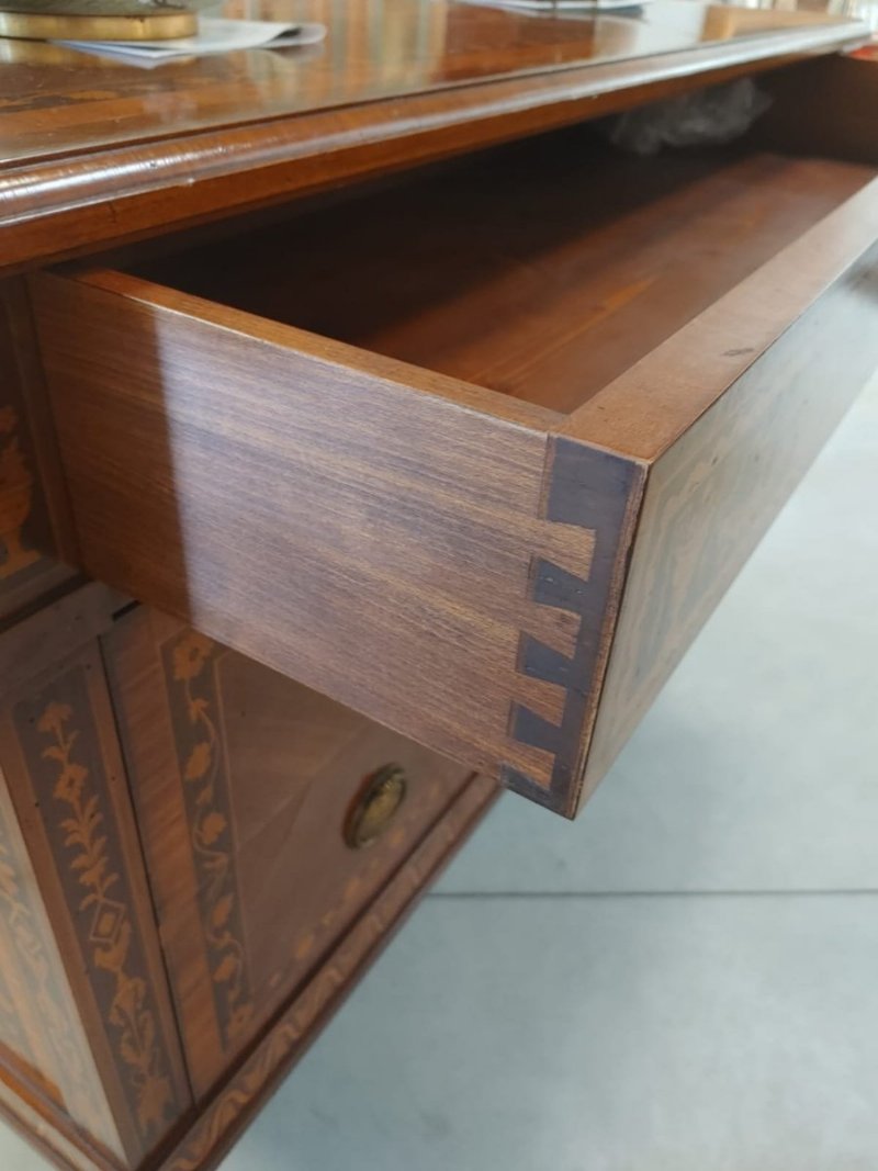Commode style Louis XVI incrustée de palissandre et bois précieux - Foto 8