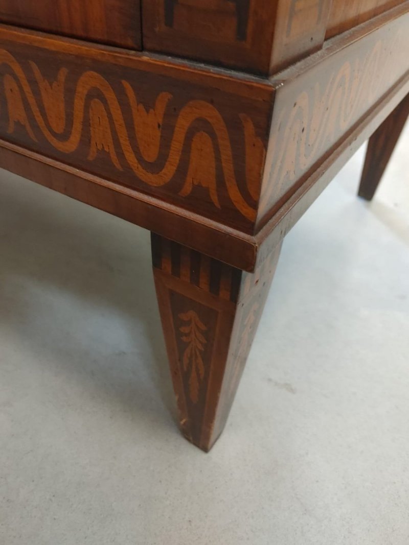 Commode style Louis XVI incrustée de palissandre et bois précieux - Foto 9