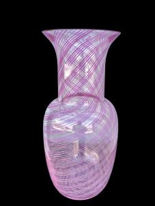 Sommerso-Glasvase mit Spiralen aus rosafarbenem Filigran und Aventurin. Fratelli Toso. Murano.